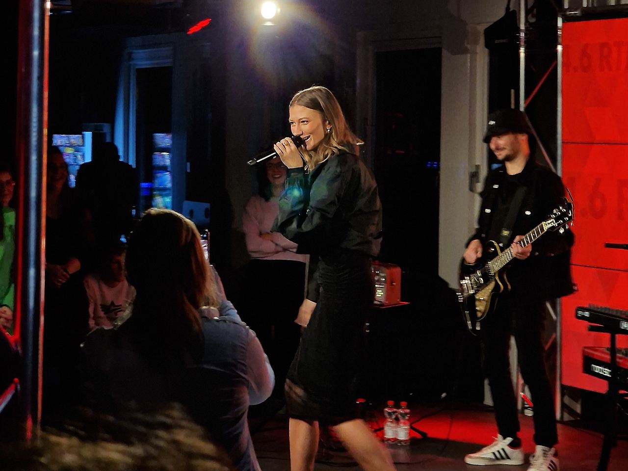 Leony in der 104.6 RTL Live Lounge 104.6 RTL